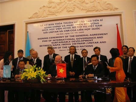 Signing ceremony of the general agreement on the PhD in International Governance and Sustainable Development, Hanoi, October 2005