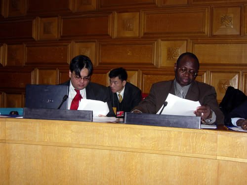 Discussion during the PhD programme presentation meeting at United Nations Headquarters, March 2006